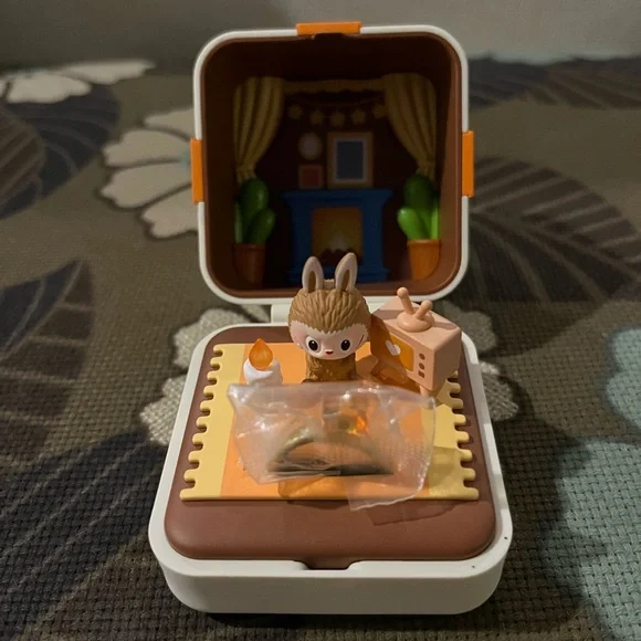 Labubu Romantic Ring Box - Picture 4 of 4